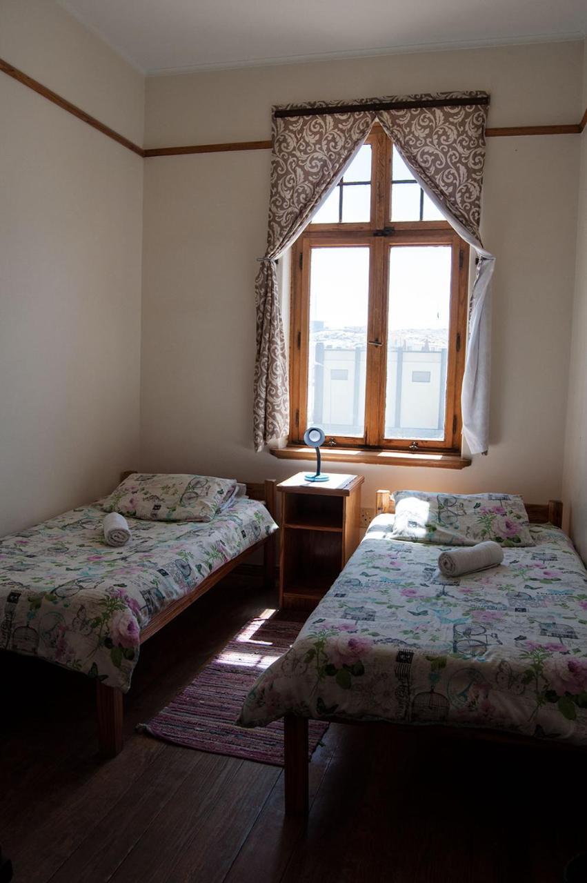 Historical Guesthouse - Self Catering Apartments Lüderitz エクステリア 写真