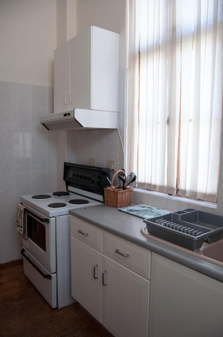 Historical Guesthouse - Self Catering Apartments Lüderitz エクステリア 写真