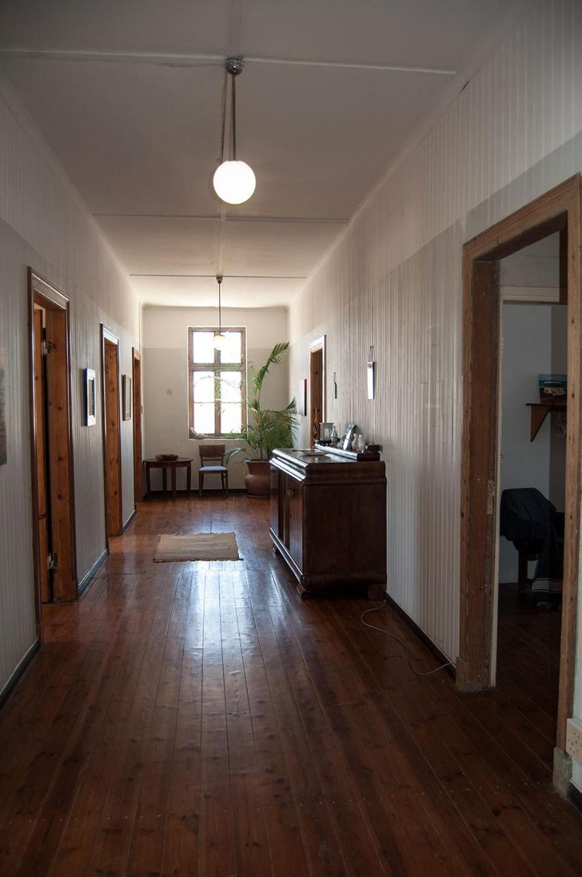 Historical Guesthouse - Self Catering Apartments Lüderitz エクステリア 写真
